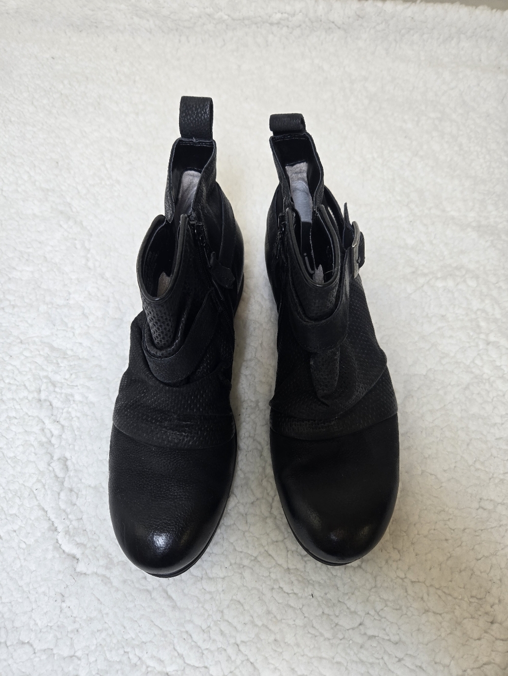 Miz Mooz Leather Ankle Boots with Buckle Suzy Black Size 39 Wide Width US 8.5-9 - Picture 4 of 8